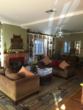  Elaine's Hollywood Bed & Breakfast  Лос-Анджелес